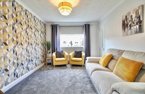 Hamilton House | 3 bed house with gardens in Hamilton