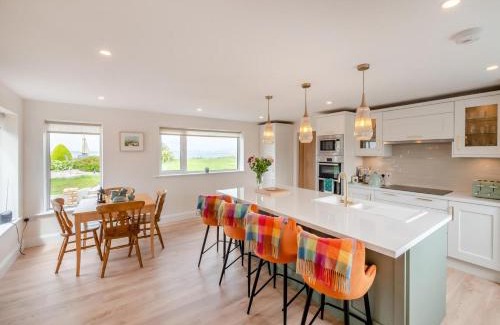 Connemara House | 3 Bed in Cashel oc-a32863