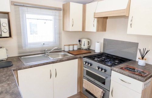 Crowle Cabin | 3 Bed New Lodge, Sleeps 4, Pets Welcome