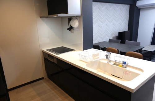 Joto Apartment | 3 bed room max 6 persons! Easy access to Namba and Shinsaibashi! 4 min.