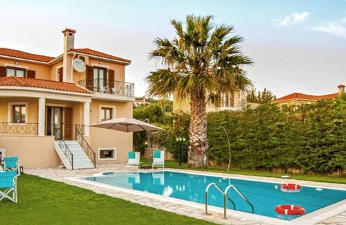 Kaligata Villa | 3 bed villa, Sarlatta with pool