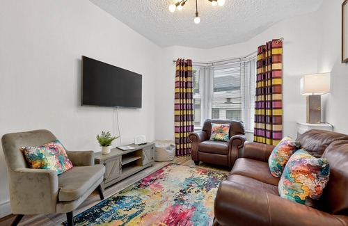 Lisburn House | 3 Bedroom House, 16 minutes to Belfast, Parking by StaybyNumbers