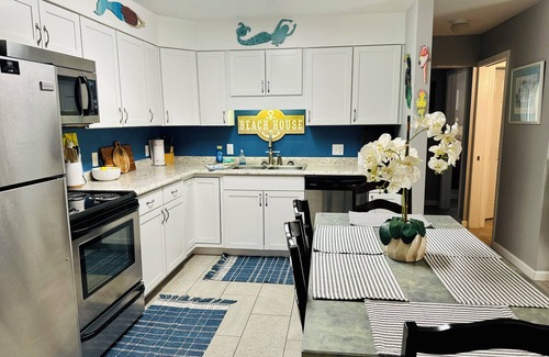 Kiska Beach House | 3 bedroom 2 bath private home! 4 minute walk to beach 🌴