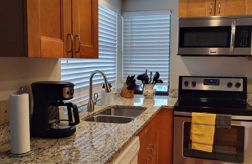 Hammocks Of Palm Harbor House | 3 bedroom, 2 bath, pool home that sleeps 6, with screened back patio