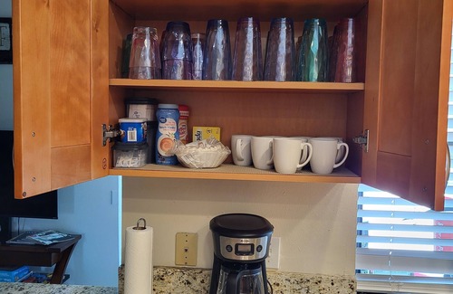 Hammocks Of Palm Harbor House | 3 bedroom, 2 bath, pool home that sleeps 6, with screened back patio