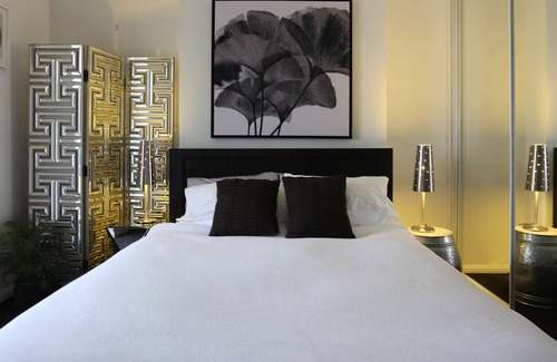 Redfern House | 3 Bedroom 2 Bathroom. Sought after location. Historic 1890's Townhouse