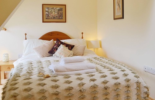 Pont-rug Cottage | 3 bedroom accommodation in Caeathro, Caernarfon