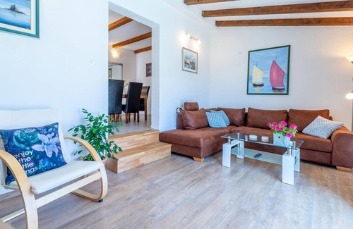 Dracevica House | 3 bedroom accommodation in Nerezisca