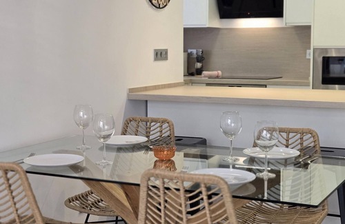 El Palo Apartment | 3-Bedroom Apartment Near El Palo Beach in Málaga