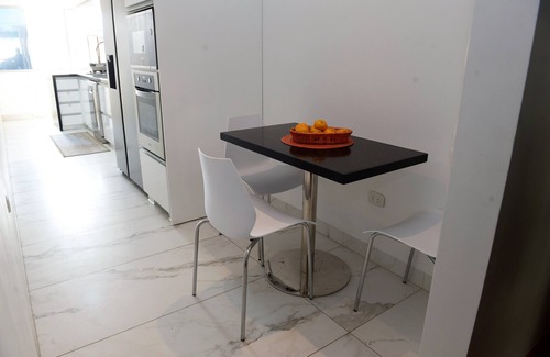 Santiago de Surco Apartment | 3-bedroom apartment next to ocean and Parque Kennedy Miraflores, with AC & WiFi
