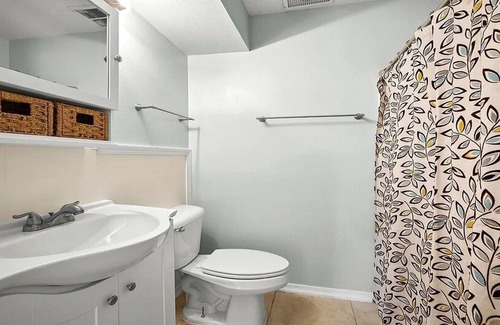 North San Antonio - SAT Apartment | 3-bedroom apartment in charming San Antonio with AC