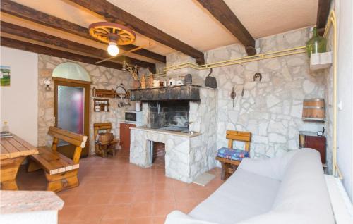 Vinez House | 3 Bedroom Awesome Home In Labin