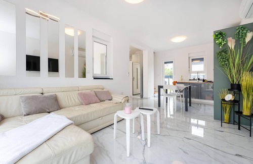 Maslenica House | 3 bedroom beautiful home in Maslenica