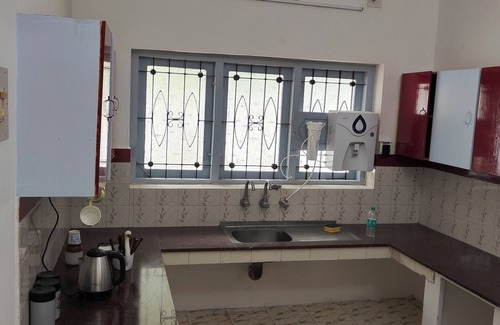 Thiruvananthapuram House | 3-bedroom bungalow with AC, WiFi, 5 km range of airports, in the of the city