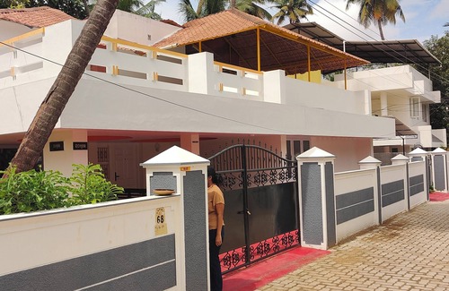 Thiruvananthapuram House | 3-bedroom bungalow with AC, WiFi, 5 km range of airports, in the of the city