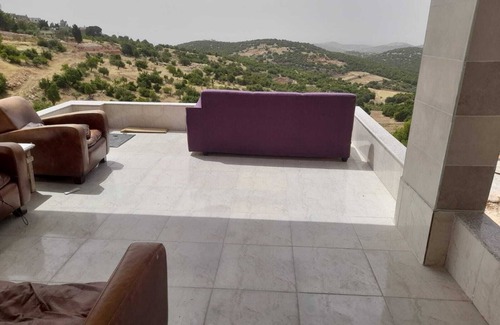 Ajloun Governorate House | 3-bedroom building in delightful عجلون with AC