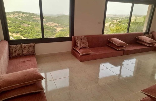 Ajloun Governorate House | 3-bedroom building in delightful عجلون with AC