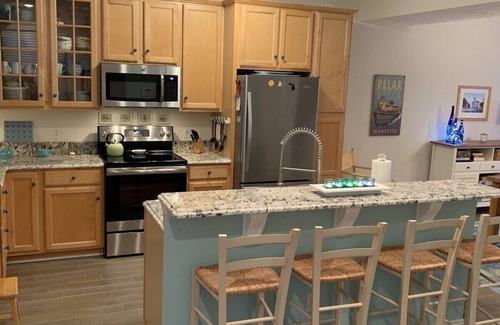 Manistee Condo | 3-bedroom condo just a short walk to Lake Michigan