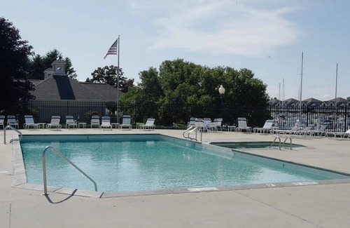 Manistee Condo | 3-bedroom condo just a short walk to Lake Michigan