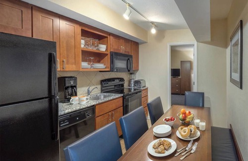 The Point Condo | 3 Bedroom Condo w/Kitchen in Downtown Newport at Long Wharf Resort! Sleeps 8!
