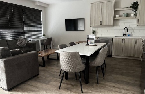 Regional District of Nanaimo Hotel | 3-bedroom Daily Monthly Rates Available Unit 3