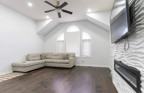 London House | 3 Bedroom Family Home Away from Home