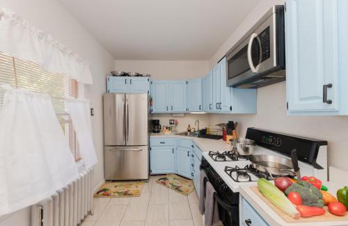 Jersey City Apartment | 3 Bedroom Gem! King, Full & Twin Beds, Sauna with Free Parking plus more