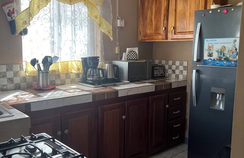 Port Maria House | 3 bedroom guest house in Trinity !