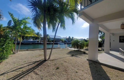 Key Colony Beach House | 3-bedroom home in beautiful Key Colony Beach with AC