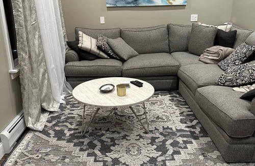 Bloomfield House | 3-bedroom house in nice Bloomfield with AC