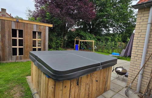 Ewijk House | 3 Bedroom House - Optional Jacuzzi - Playground - Porch - 7pers + Baby