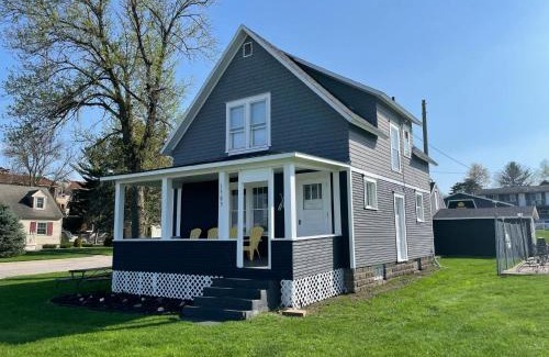 Lake City House | 3 Bedroom House with Lake Pepin views with access to shared pool