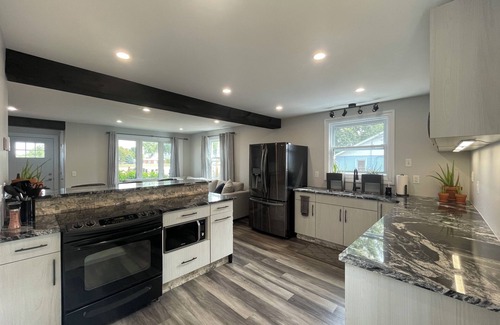 LaSalle House | 3 bedroom LaSalle home bordering Amherstburg & minutes away from Windsor