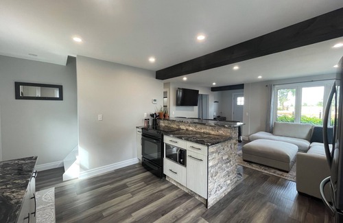 LaSalle House | 3 bedroom LaSalle home bordering Amherstburg & minutes away from Windsor