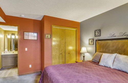 Table Rock Apartment | 3 Bedroom Log Cabin Condo close to Everything!