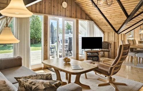 Dannemare House | 3 Bedroom Lovely Home In Dannemare