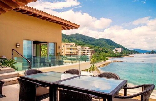 South Shore Hotel Area House | 3 Bedroom Oceanfront Penthouse on the Beach