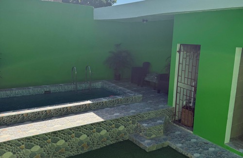 Eastwood Park House | 3-bedroom pool house in Kingston st Andrew Papine with WiFi, AC, kids friendly