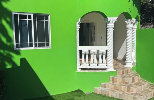 Eastwood Park House | 3-bedroom pool house in Kingston st Andrew Papine with WiFi, AC, kids friendly