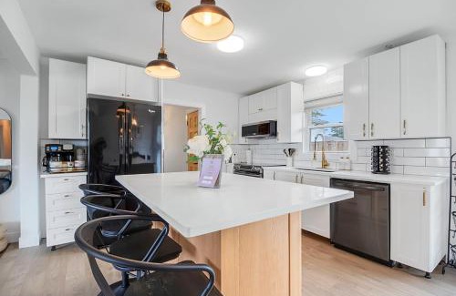 Pointe aux Roches House | 3 bedroom Poolside paradise near Marina