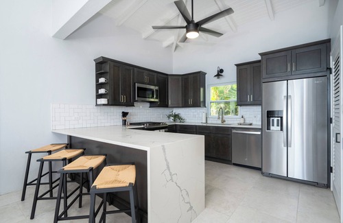 Rosendal Villa | 3-Bedroom Skyline Villa Offering the Island's Best Viewsnn