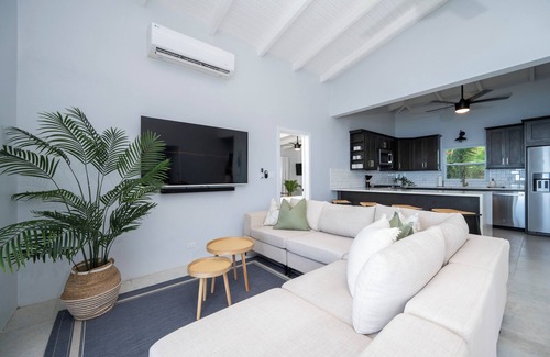 Rosendal Villa | 3-Bedroom Skyline Villa Offering the Island's Best Viewsnn