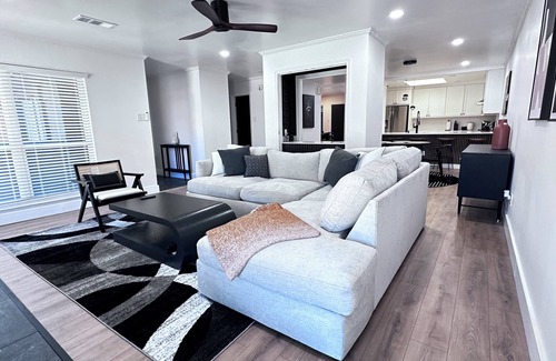 Addison House | 3-bedroom townhome in amazing location with WiFi, AC