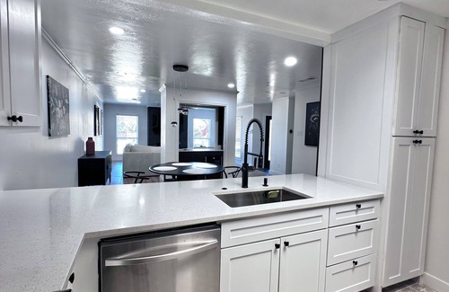 Addison House | 3-bedroom townhome in amazing location with WiFi, AC
