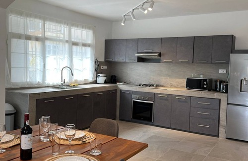 La Preneuse House | 3-bedroom villa Agape beautiful Rivière Noire with WiFi, AC