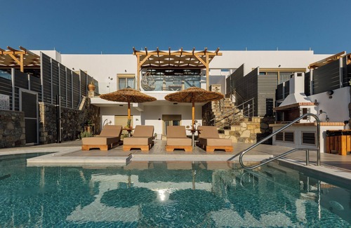 Koutsouras Villa | 3-bedroom villa in gorgeous Makry Gialos with AC, WiFi