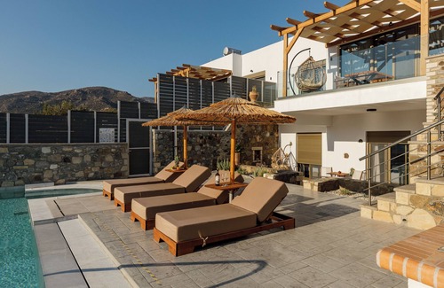 Koutsouras Villa | 3-bedroom villa in gorgeous Makry Gialos with AC, WiFi