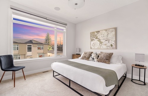 Kensington Apartment | 3 Bedroom with Sleeper Sofa Sleeps 8! Near downtown and C-Train