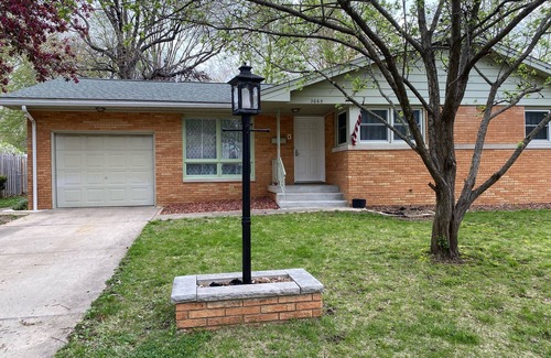 Springfield House | 3 BR, w/garage &1BR set up as home office w/printer