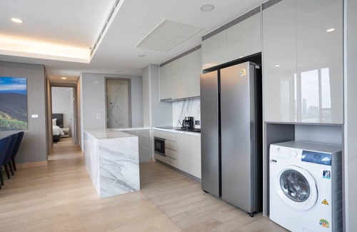 Bangkok Central Business District Condo | 3 BR/WG/128 Sqm/Monthly